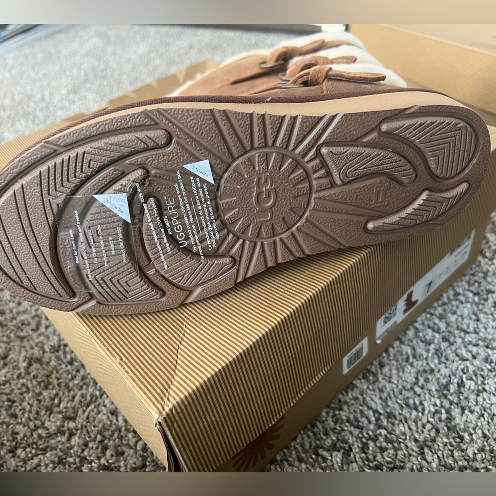 Authentic Brand New Ugg- Lightweight Cushioning D… - image 7